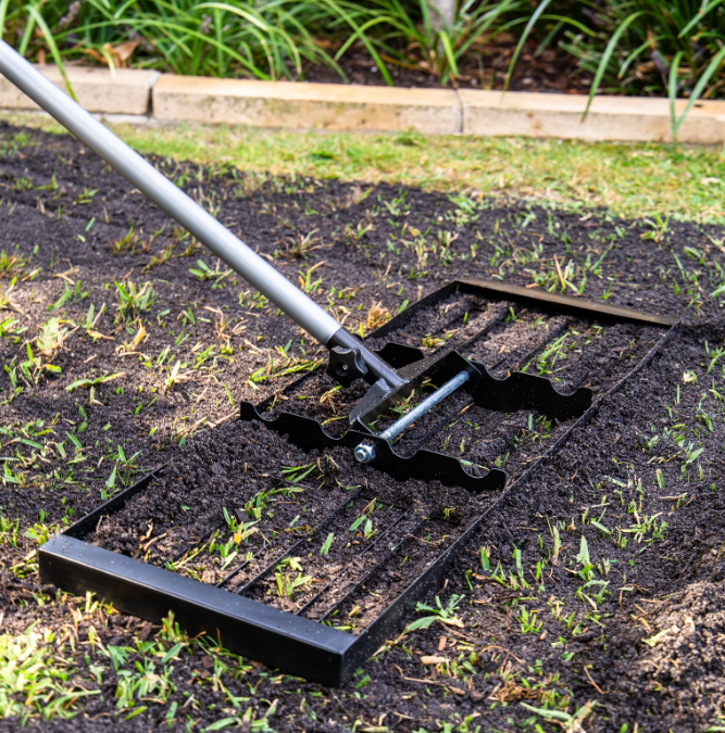 Soil Spreader 760mm Long Handle